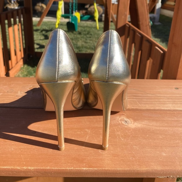 Gold Heels Shoedazzle - Picture 6 of 6